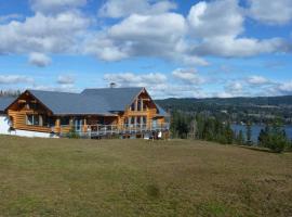 Little Black Bear Lodge/B&B，位于Bridge Lake的木屋