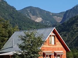 Coñaripe Kuyen Mapu Cabañas，位于柯纳里佩的酒店