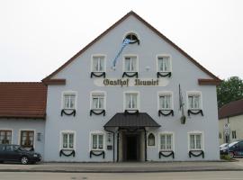 Hotel Neuwirt，位于哈尔伯格摩斯慕尼黑埃谦里高尔夫中心附近的酒店