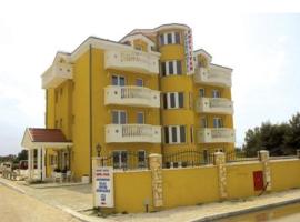 Aparthotel Onk'l Ivan，位于扎顿的酒店