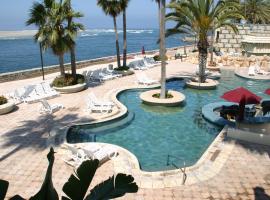 埃斯特罗海滩酒店，位于恩塞纳达港的酒店