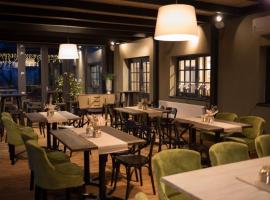 Penzion na letisku - areál SKY PARK，位于特伦钦的酒店