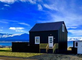 Vellir Grenivík Home with a View，位于Grenivík的酒店