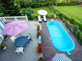 Katica Apartman，位于佐洛卡罗斯的酒店