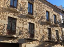 Hotel Roquiño，位于卡尔达斯·德·雷斯的酒店