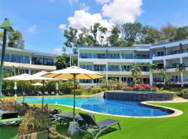KB Apartments Karon Beach by PHR，位于卡伦海滩的带按摩浴缸的酒店