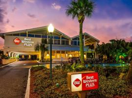 贝斯特韦斯特PLUS游艇港湾酒店，位于达尼丁佛罗里达自动交换体育场附近的酒店