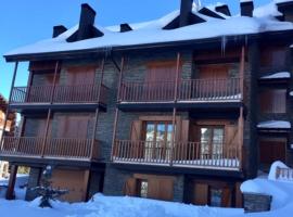 Apartamento frente Pistas de Esquí La Molina，位于拉莫利纳Telecorda Freestyle附近的酒店