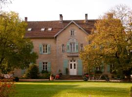 多美恩杜利诺特罗斯城堡酒店，位于Roche-sur-Linotte-et-Sorans-les-Cordiers的酒店