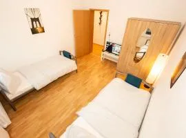 AVR Apartment HOF 11