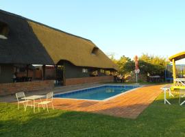 Pondoki Rest Camp，位于Grootfontein赫鲁特方丹森特拉商店附近的酒店