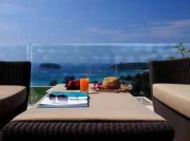 The heights ocean views 2 bedrooms，位于卡塔海滩的酒店