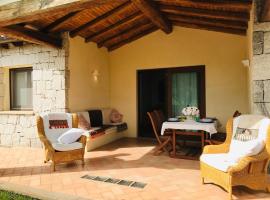 Villa vista mare con piscina，位于圣特奥多罗的酒店