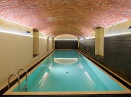 波尔塔沃尔卡公寓酒店，位于米兰的带泳池的酒店