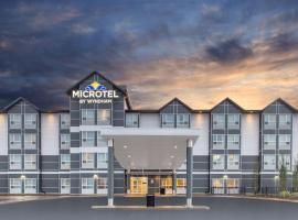 Microtel Inn & Suites by Wyndham Fort McMurray，位于麦克默里堡的家庭/亲子酒店