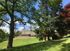 Tree House - Domaine de Ronchinne，位于Maillen的酒店