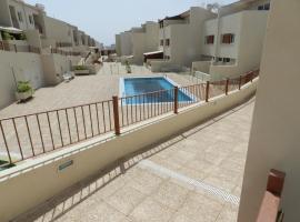 Los Cristianos 4 Bed Townhouse，位于洛斯克里斯蒂亚诺斯的酒店