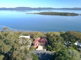 Booti Booti Chateau Lakeside，位于Booti-Booti的酒店