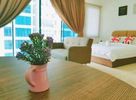 Simplicity Cozy For 2 -Trefoil Setia Alam- Near Setia City Mall-Setia Convention Centre，位于莎阿南的酒店