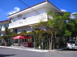 卡琳和尼科斯酒店，位于伊莱恩的酒店