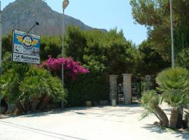 Camping Village La Pineta，位于圣维托罗卡波的酒店
