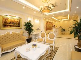 Hùng Mạnh Plaza Hotel，位于Hương Tân Lạc的酒店