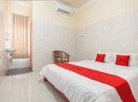 RedDoorz Syariah At Sedati，位于泗水的酒店