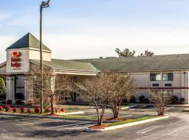 EconoLodge Inn & Suites，位于格林斯伯勒的酒店