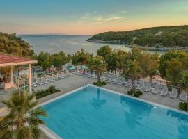 Gava Waterman Milna Resort – All Inclusive，位于米欧纳的家庭/亲子酒店
