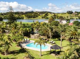 Taipa Beach Resort，位于泰帕的带泳池的酒店