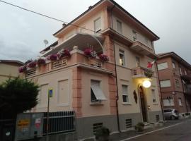 拉帕亚萨住宿加早餐旅馆，位于阿尔巴的酒店