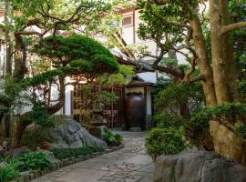 热海温泉樱花屋传统日式旅馆，位于热海伊豆山神社附近的酒店