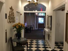 Lodging at The Imperial，位于切斯特顿的酒店