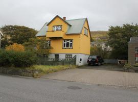 Cosy Guesthouse anno 1936，位于Sandavágur的酒店