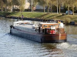 BlackPearl Boat&Breakfast