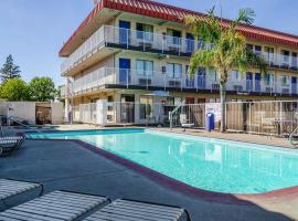 Studio 6-Fresno, CA - Extended Stay，位于Pinedale的酒店