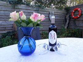 Private Logies Texel Woodart，位于Midden-EierlandDe Schorren附近的酒店