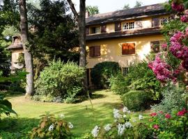 Cazaudehore, maison forestière de charme, restaurant gastronomique, terrasse ombragée et jardin，位于圣日耳曼昂莱的酒店