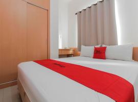 RedDoorz Plus near Galaxy Bekasi，位于贝克西的酒店