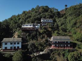 Everest Manla Resort，位于纳加阔特的酒店