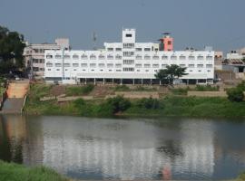 Hotel Mangalam，位于Kurandvād的酒店
