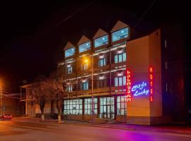 New Hotel Lucky，位于哥里的酒店