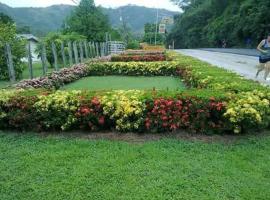 Cabins the Garden，位于Carmona的酒店