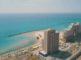 מגדל אלמוג חיפה - דירות "בלו ביץ'" על הים，位于海法卡梅尔海滩附近的酒店
