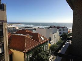 Leça Beach Flat ** Amazing Views ** Porto，位于莱萨·达·帕尔梅拉的酒店
