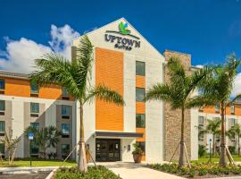 Uptown Suites Extended Stay Tampa FL - Riverview，位于里弗维尤的酒店