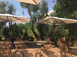 Avocado Hôtel Restaurant，位于圣雅内的酒店