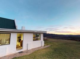 Swartberg Pass Cottages，位于Matjiesrivier的酒店