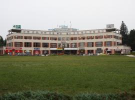 HOTEL BAŤOV，位于奥特罗科维采的酒店