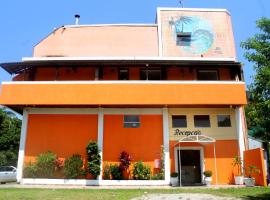 伯南布哥太阳酒店，位于瓜鲁雅Praia de Pernambuco的酒店